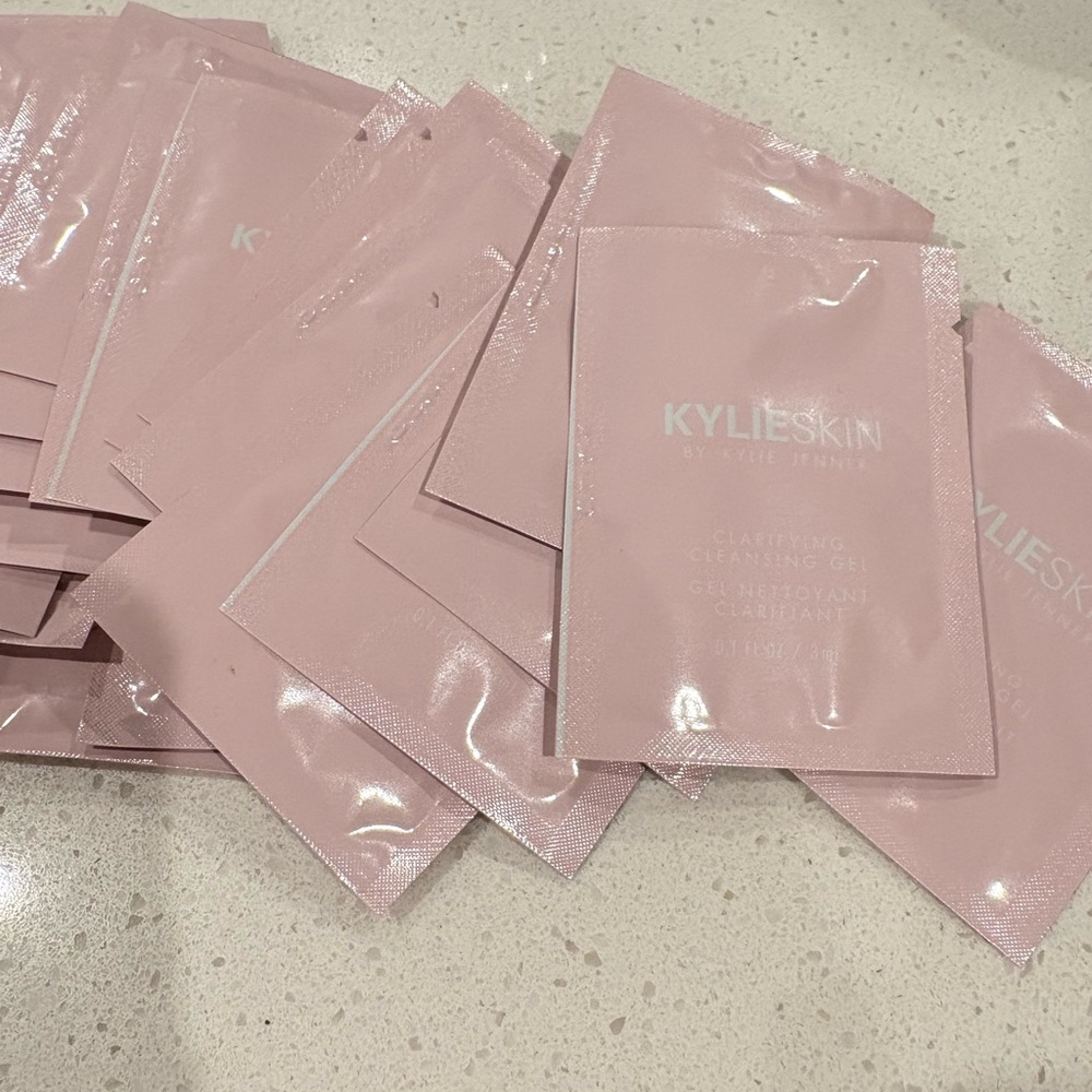 Kylieskin Clarifying Cleansing Gel Samples 25packs New